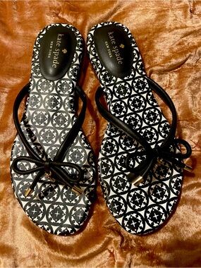 Kate Spade New York Mystic Bow Gold Hardware Sandals  Black White  Size 7